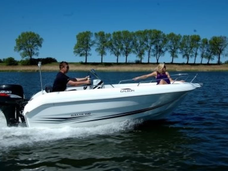 Motorboat for rent Portocolom at the best price