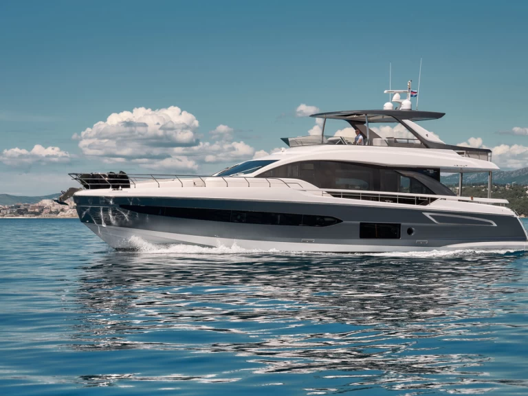 Azimut Azimut 78 Fly - 4 + 1 cab. in Podstrana on SamBoat