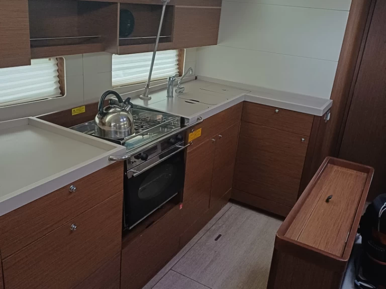 Bénéteau Oceanis 46.1 in Alimos on SamBoat