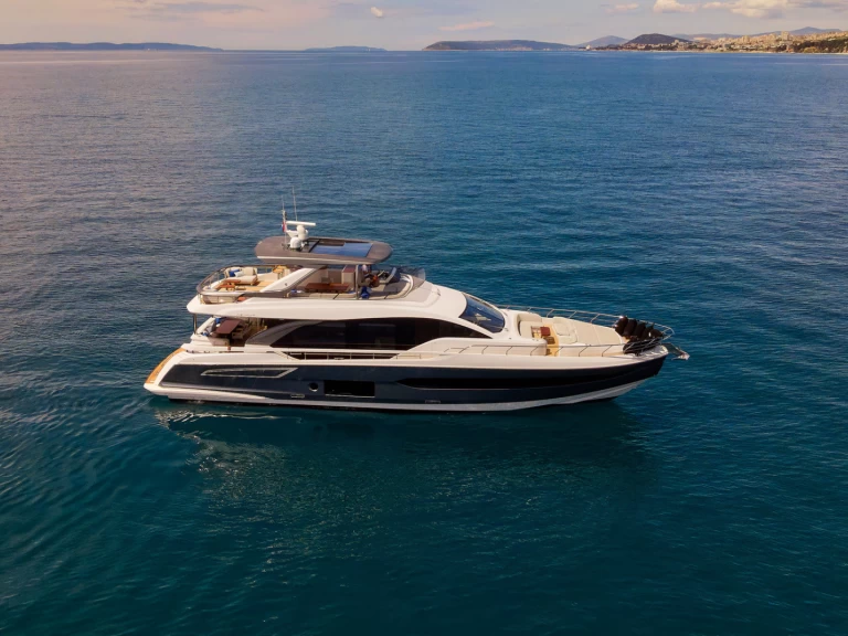 Azimut Azimut 78 Fly - 4 + 1 cab. in Podstrana on SamBoat