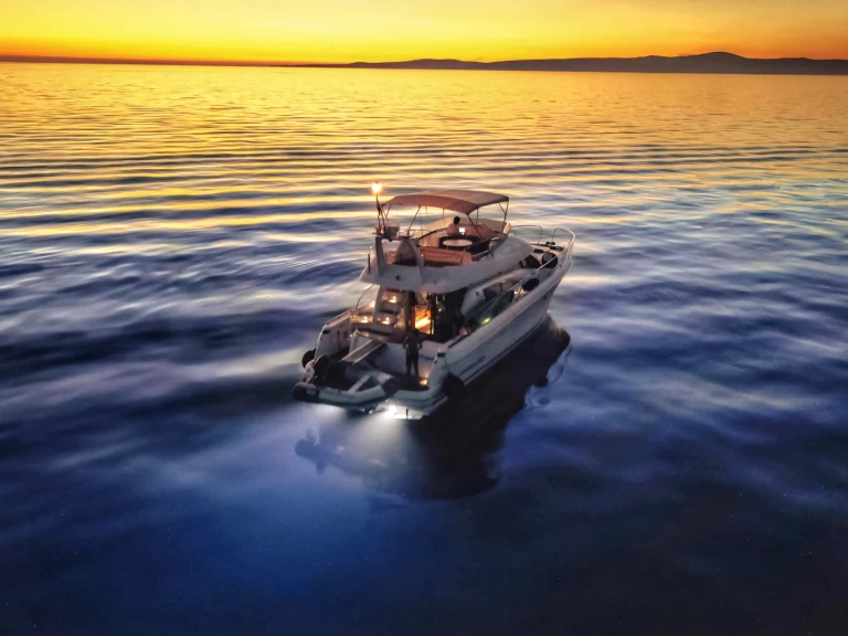 Motorboat rental in Podstrana - Jeanneau Prestige 46