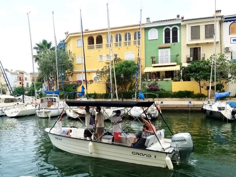 Grand Boats N585 in Port Saplaya on SamBoat