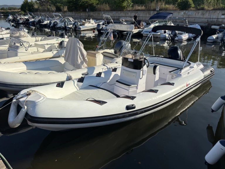 Yacht charter Hyères cheap Selva 650 Family