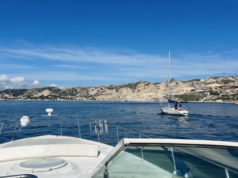 Motorboat rental in Marseille - Cruiser-Yacht 4370