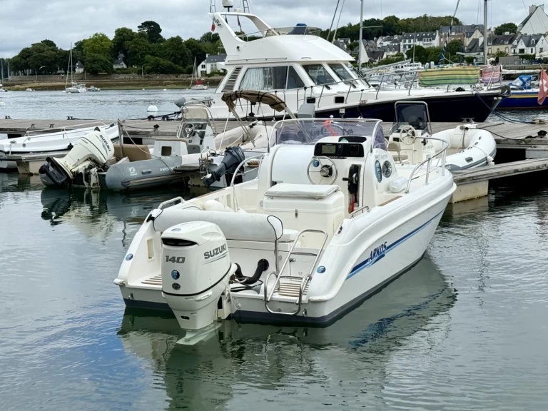 Motorboat rental with or without captain Arkos Port de Sainte-Marine