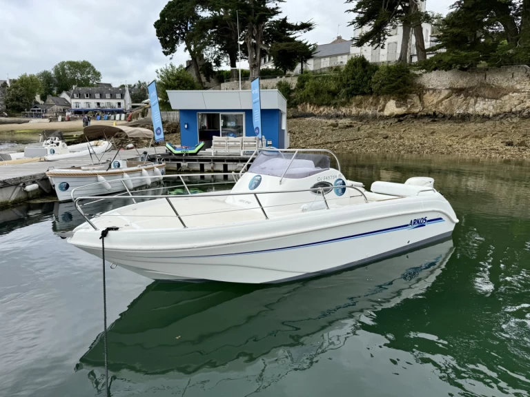 Motorboat rental with or without captain Arkos Port de Sainte-Marine