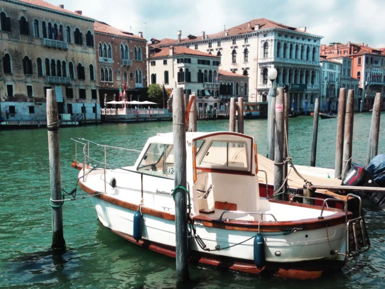 Sciallino Sciallino 20 charter bareboat or captained in  Venice
