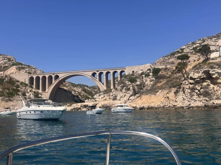 Rent a Lomac Beluga 17 L'Estaque