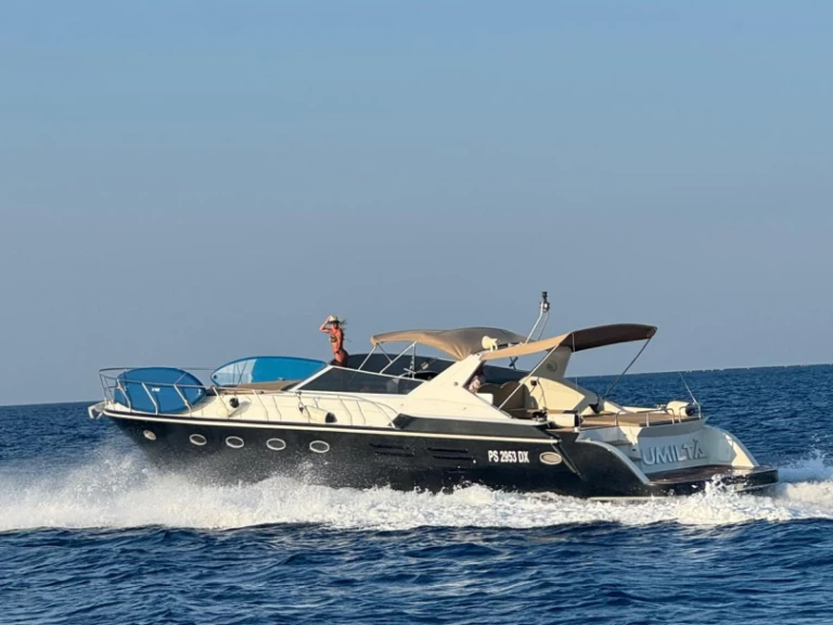Motorboat rental with or without captain Giorgi Marzamemi