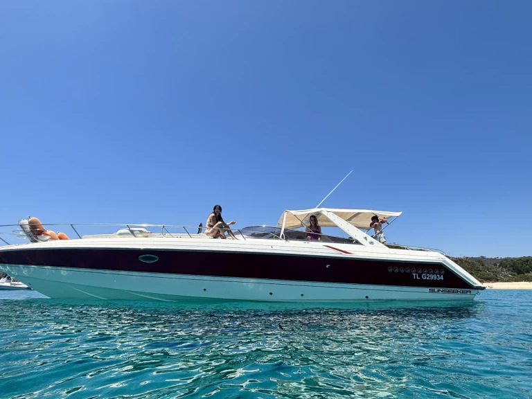 Bareboat Rental Motorboat Sunseeker with a boat licence