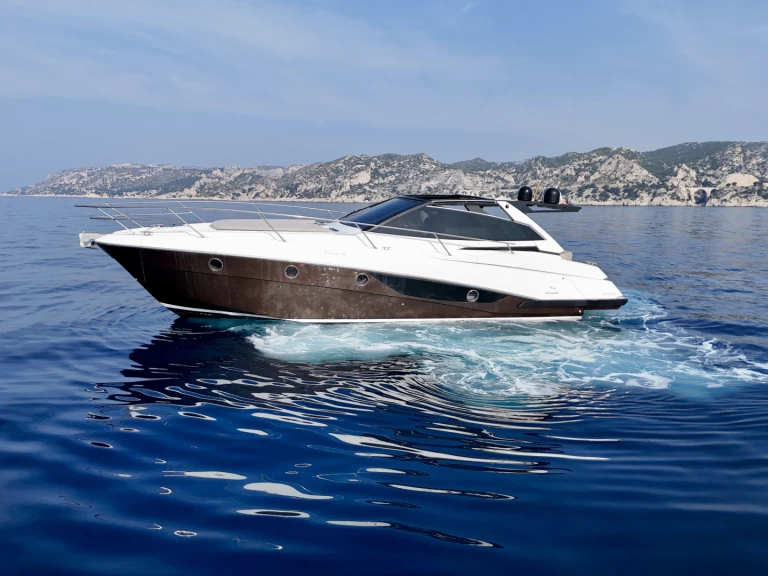 Rent a Rio Yachts Parana 38 Marseille