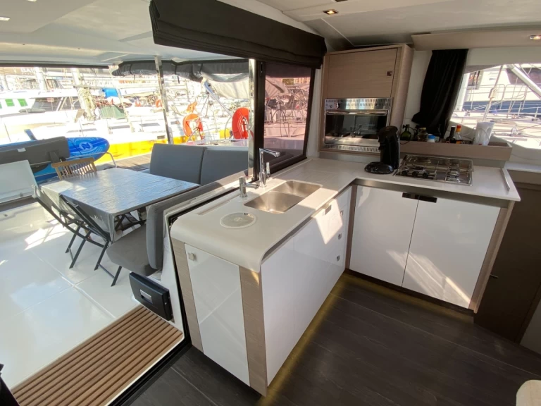 Boat rental Fountaine Pajot Isla 40 in Marine de Sant'Ambrogio on Samboat