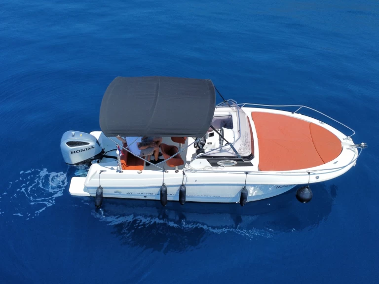 Motorboat for rent Makarska at the best price