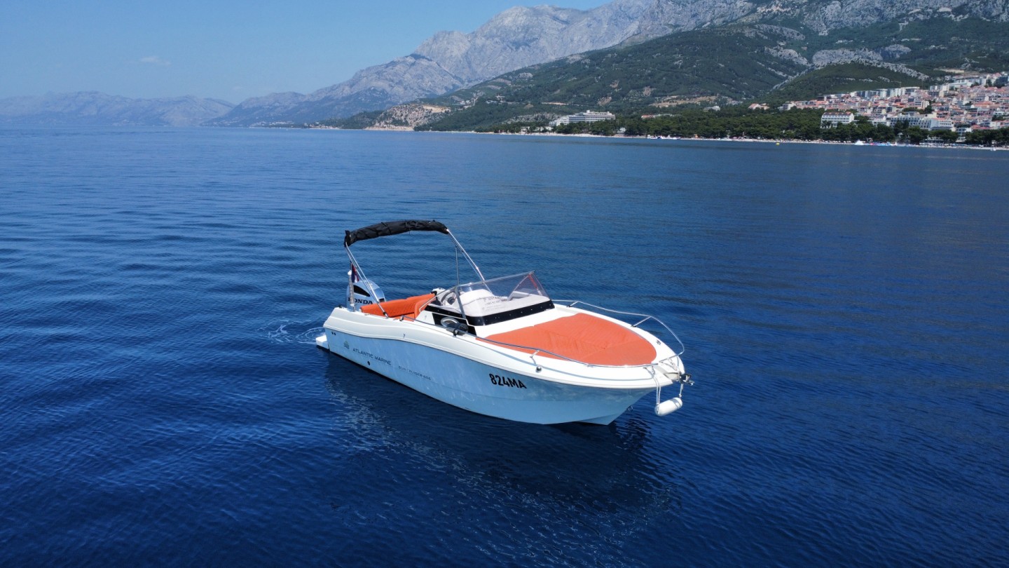 Rent a Motorboat Atlantic Marine Sun Cruiser 655 in Makarska | SamBoat