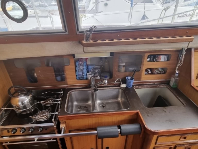 Sailboat for rent Hyères at the best price