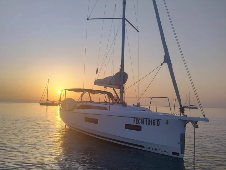 Rent a Bénéteau Oceanis 37.1 Villasimius