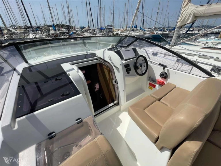 Motorboat rental with or without captain Jeanneau Golfe-Juan