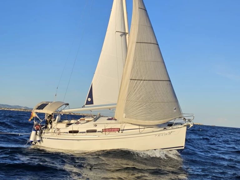 Sailboat rental in Puerto Banús - Bavaria Cruiser 31