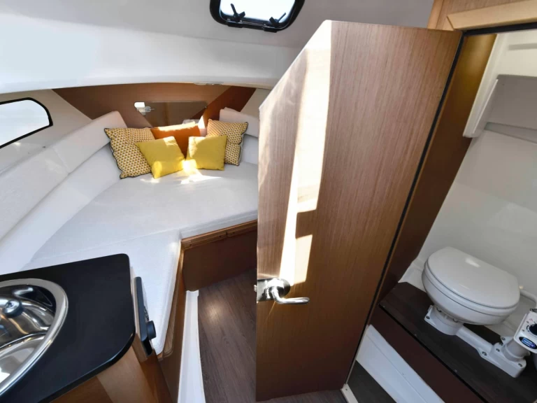 Boat rental Jeanneau Cap camarat 7.5 wa série 3 in La Rochelle on Samboat