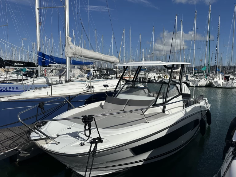 Motorboat for rent La Rochelle at the best price