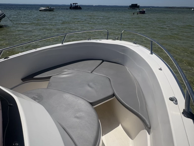 Motorboat for rent Sanguinet at the best price
