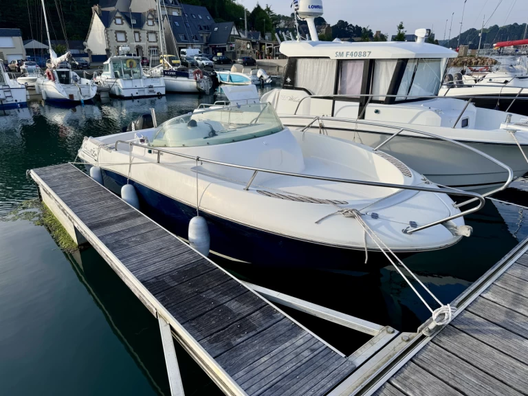 Bareboat Rental Motorboat Jeanneau with a boat licence
