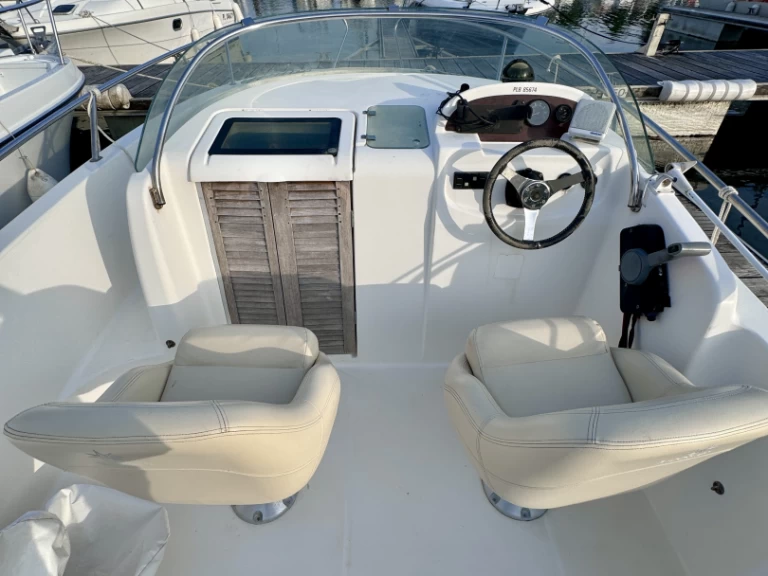 Motorboat for rent Lézardrieux at the best price