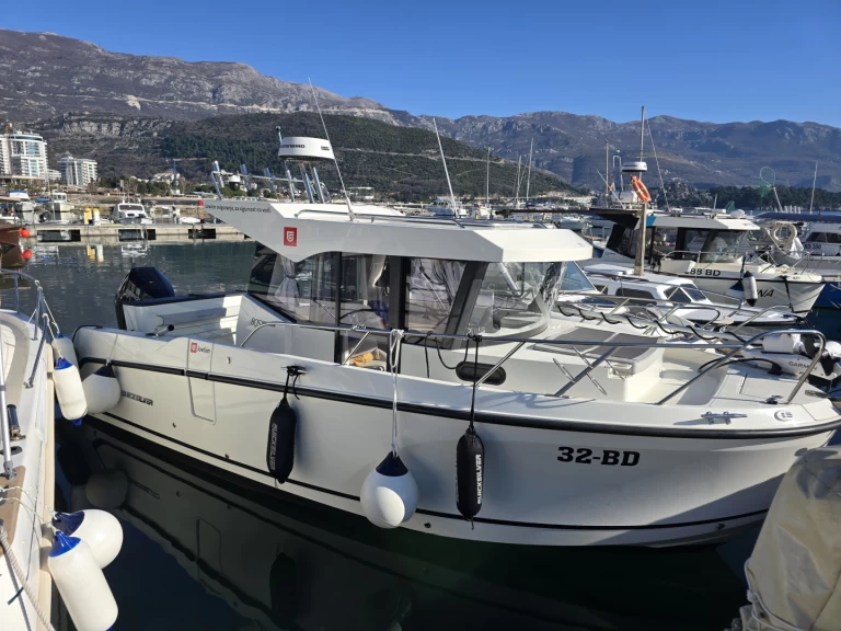 Yacht charter Budva cheap Pilithouse 805 cabine