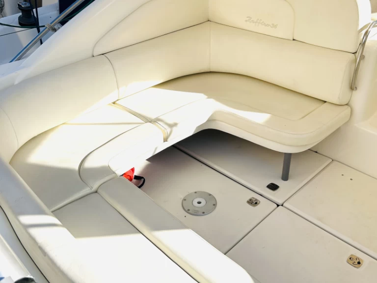 Bareboat Rental Motorboat Cranchi with a boat licence