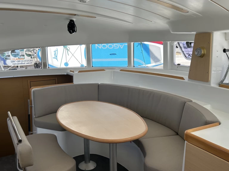 Rent a Lagoon Lagoon 380 S2 Omiš