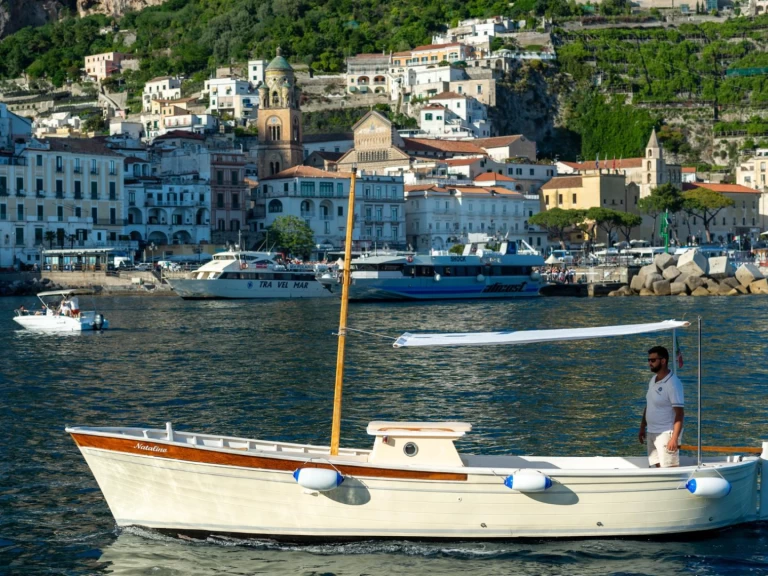 Bareboat Rental Motorboat Apreamare with a boat licence