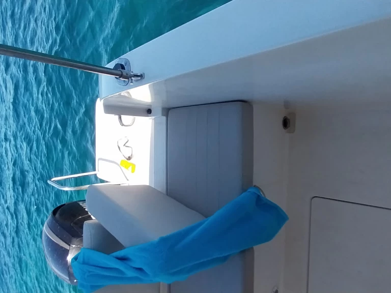 Bareboat Rental Motorboat Quicksilver with a boat licence