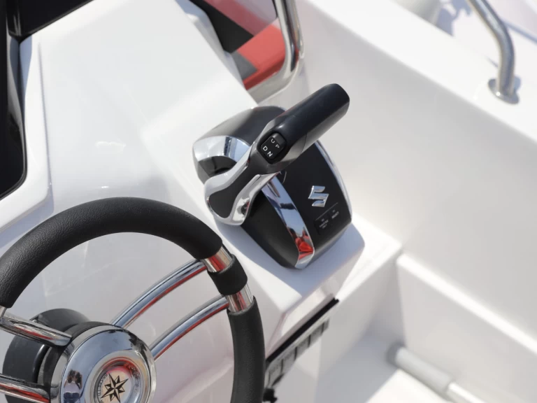 Motorboat rental with or without captain Okiboats l'Escala