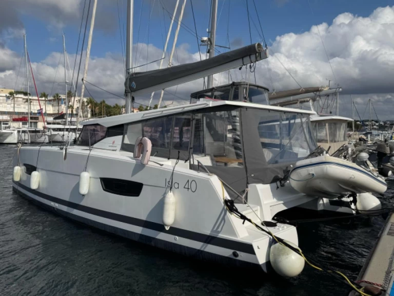 1 ISLA 40 in Ajaccio on SamBoat