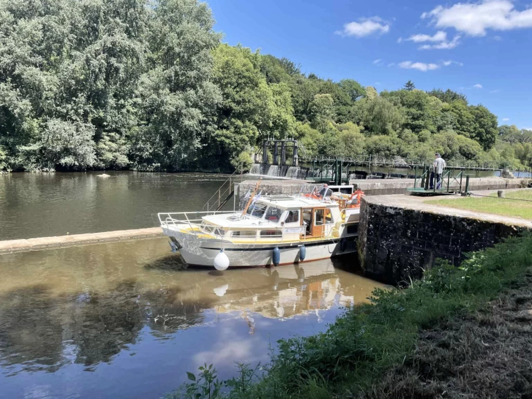 Pedro 1020 charter bareboat or captained in  Saint-Nicolas des Eaux