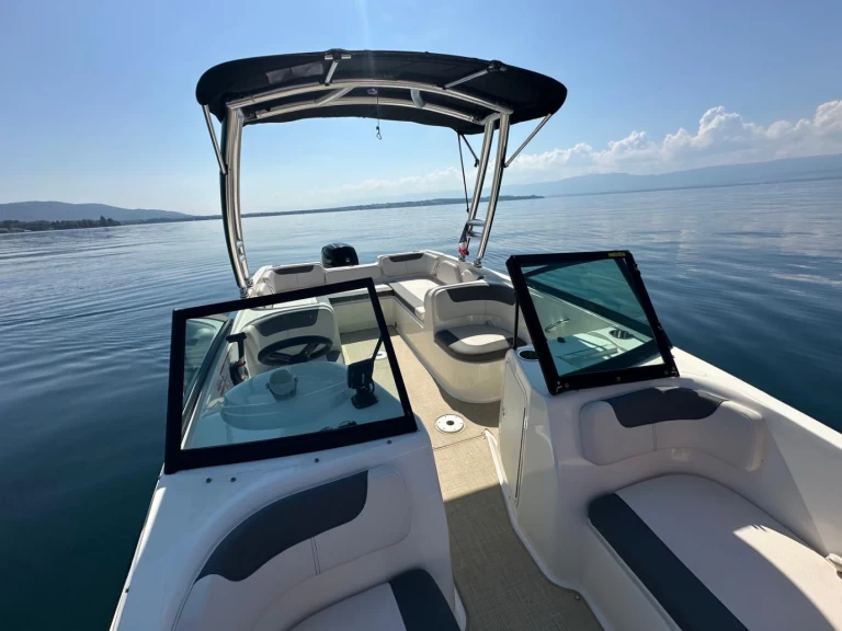 Bayliner E7 in Amphion-les-Bains on SamBoat