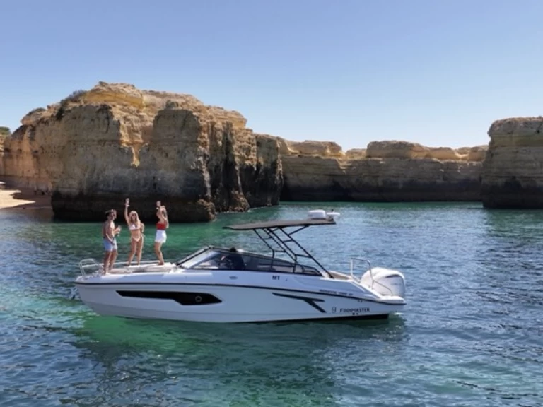 Finnmaster T9 in Vilamoura on SamBoat