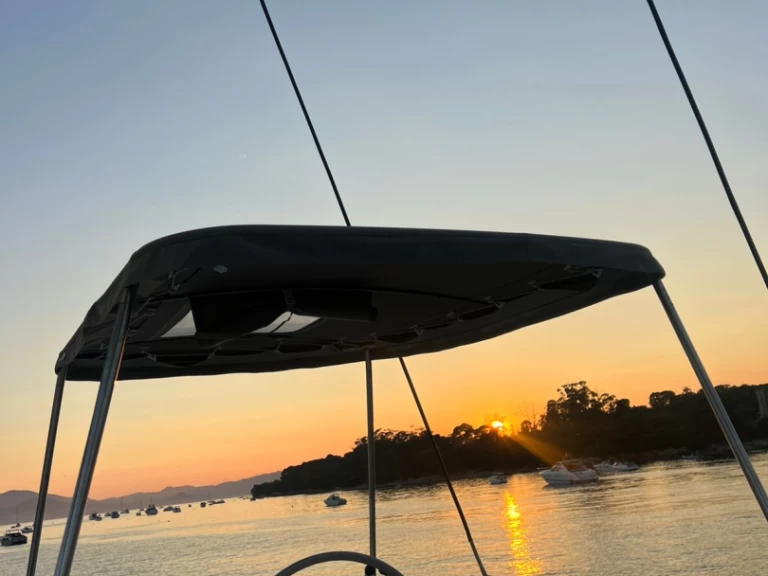 Bali Bali 4.2 in Cannes on SamBoat