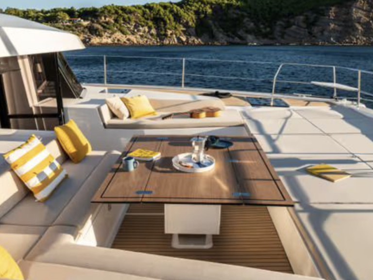 Rent a 15 BALI 5.8 Port Cogolin