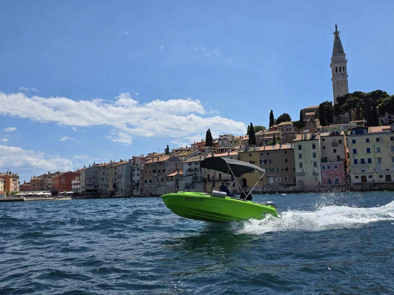 Bareboat Rental Motorboat ROTO with a boat licence
