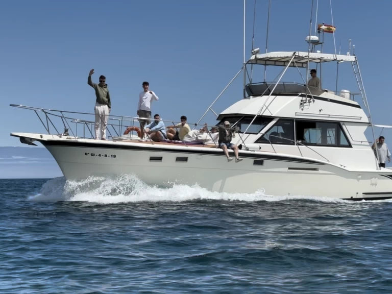 Motorboat rental with or without captain Hatteras Gijón