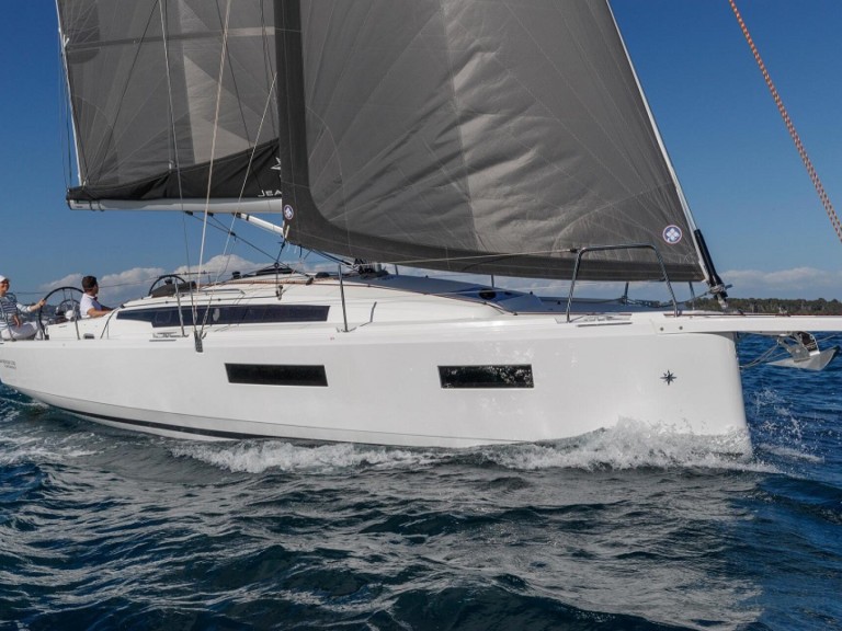 Sailboat rental with or without captain Jeanneau Hyères