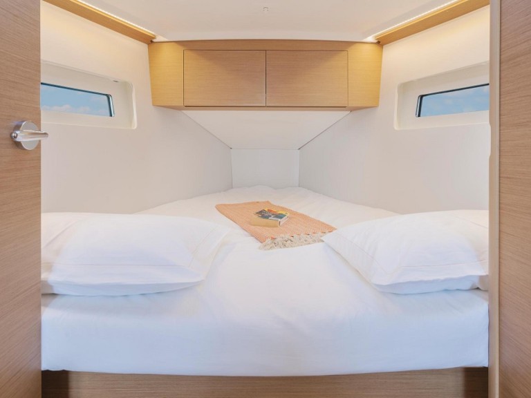 Sailboat rental in Hyères - Jeanneau Sun Odyssey 350