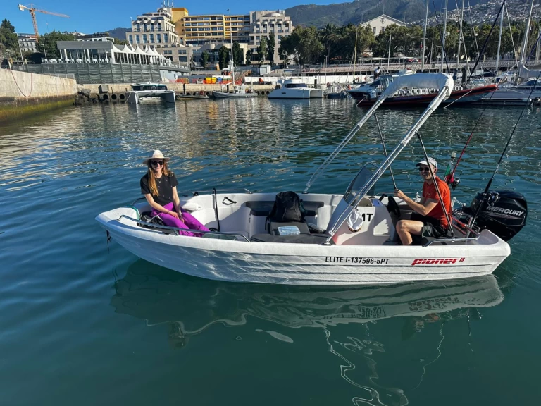 Motorboat for rent Porto do Funchal at the best price