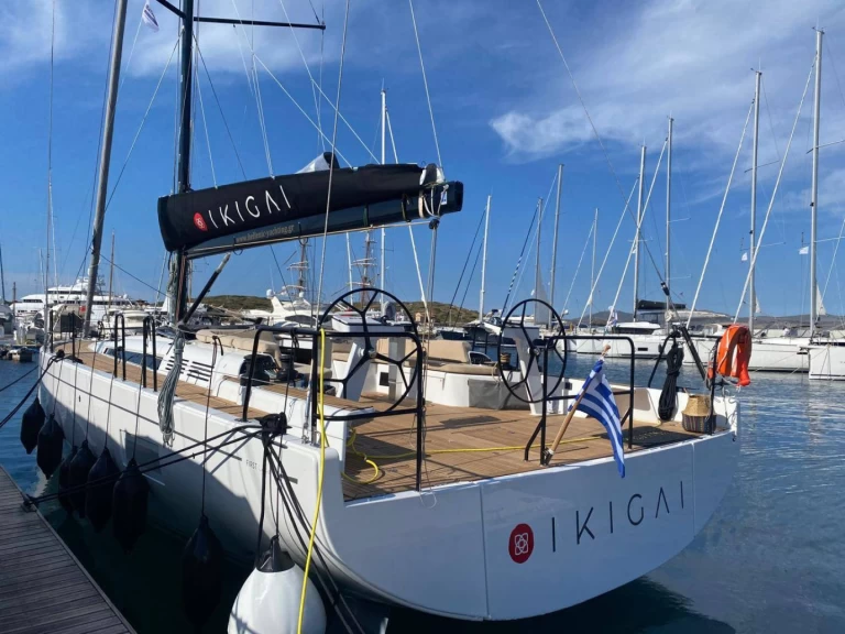 Rent a Bénéteau First 53 Lávrio