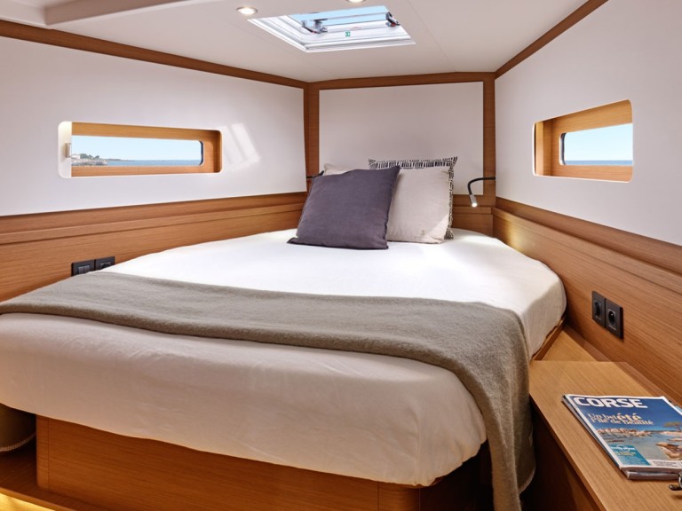 Rent a Bénéteau First 44 Lávrio