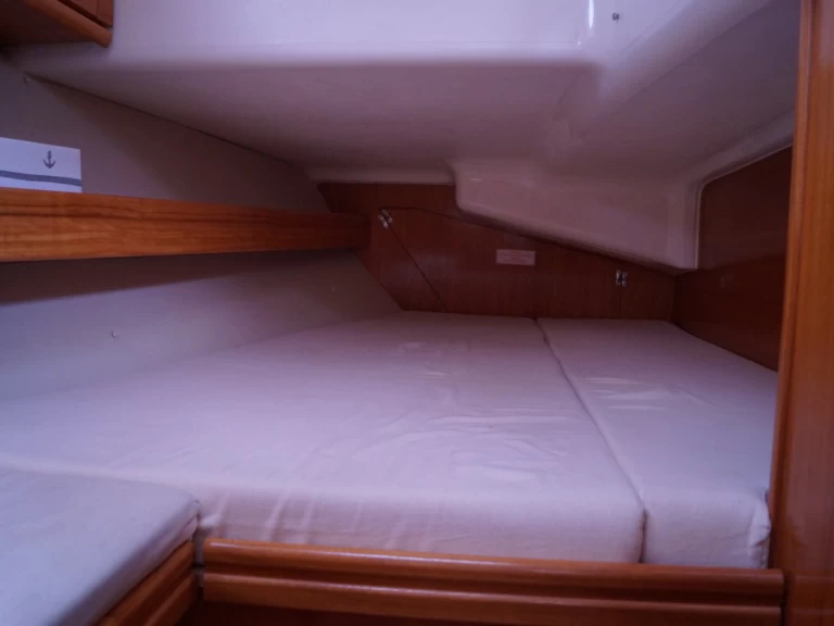 Rent a Bavaria Bavaria 40 Cruiser Alicante