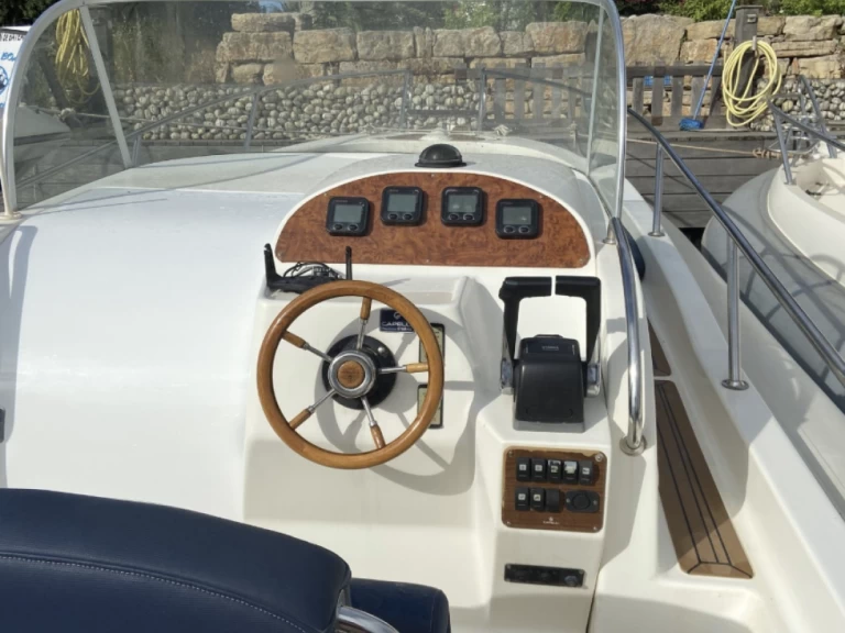 Bareboat Rental Motorboat Capelli with a boat licence