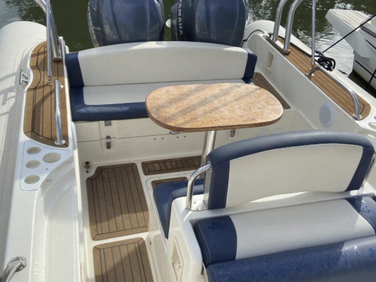 Motorboat for rent Port Grimaud at the best price