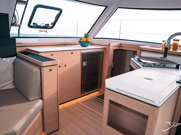 Yacht charter Cogolin cheap Nautitech 40 Open 